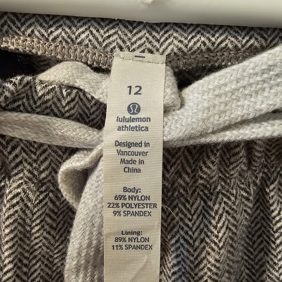 LuLuLemon Capris - Picture 2 of 3